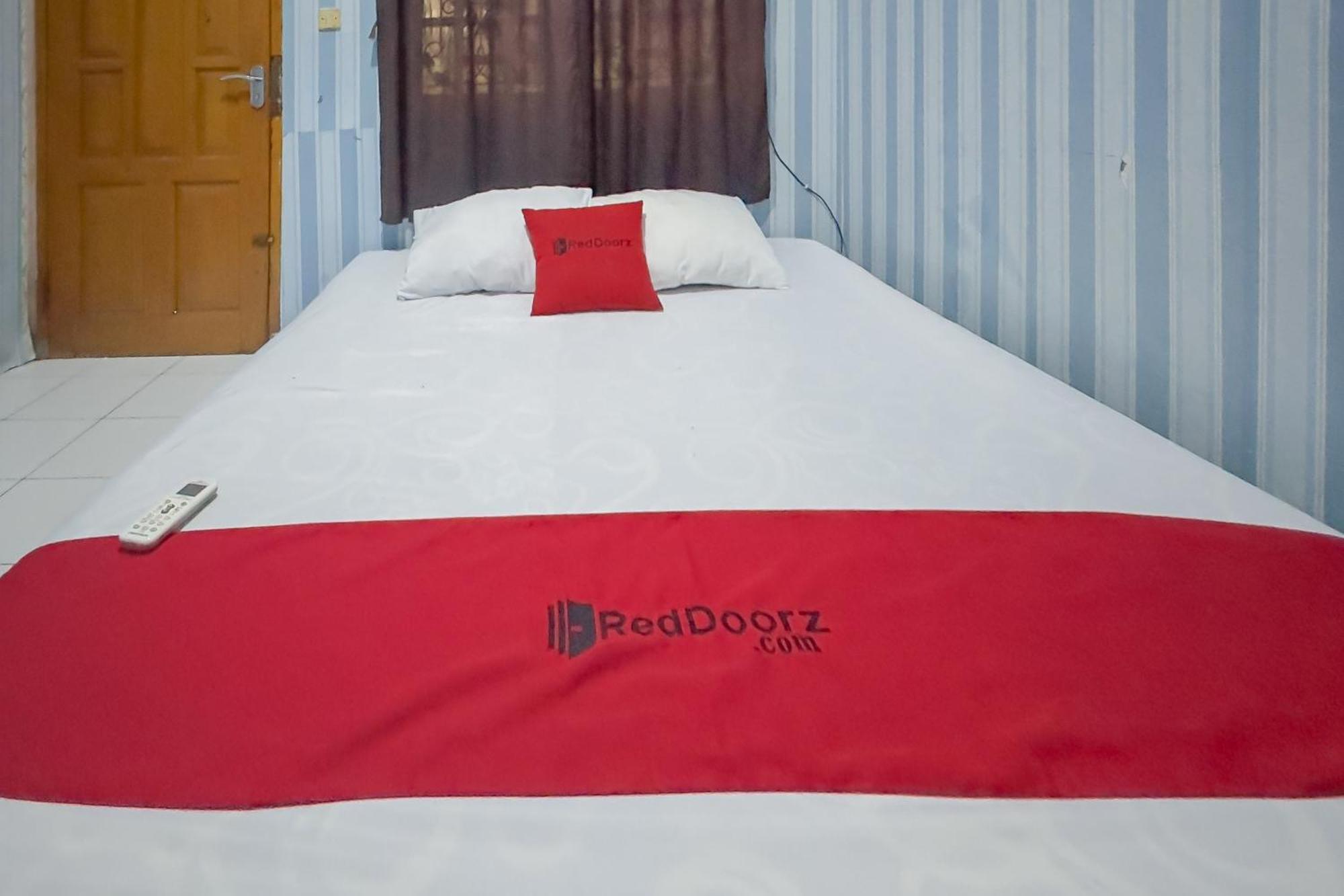 Reddoorz At Kuning Gh Jatinangor Hotel Sayang Ngoại thất bức ảnh